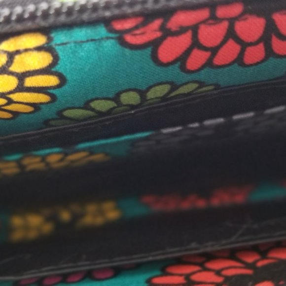 Vera Bradley Disney Parks Mickey's Magical Blooms wallet - Picture 4 of 5